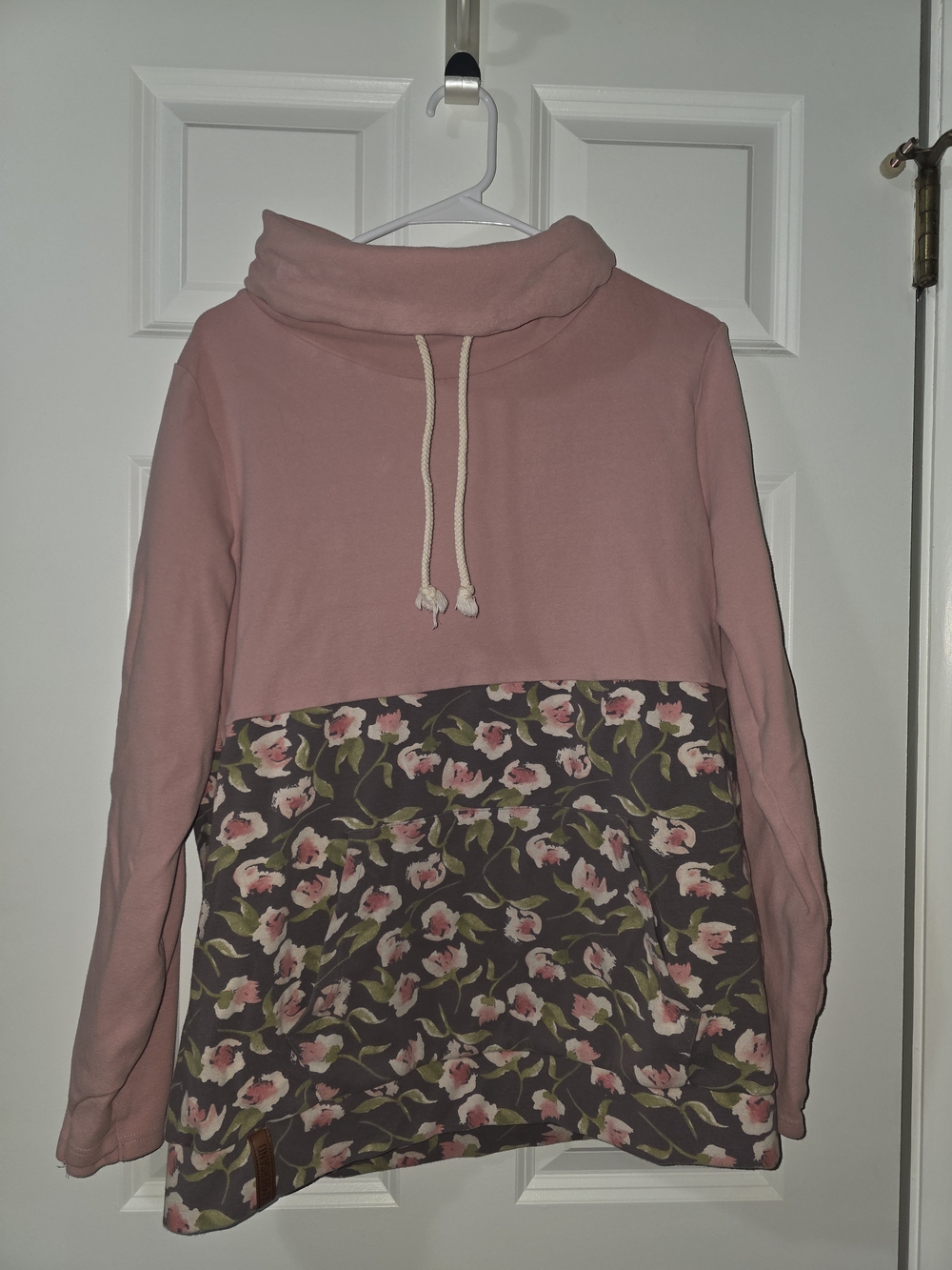 AMPERSAND AVE Pink Floral Pullover Hoodie